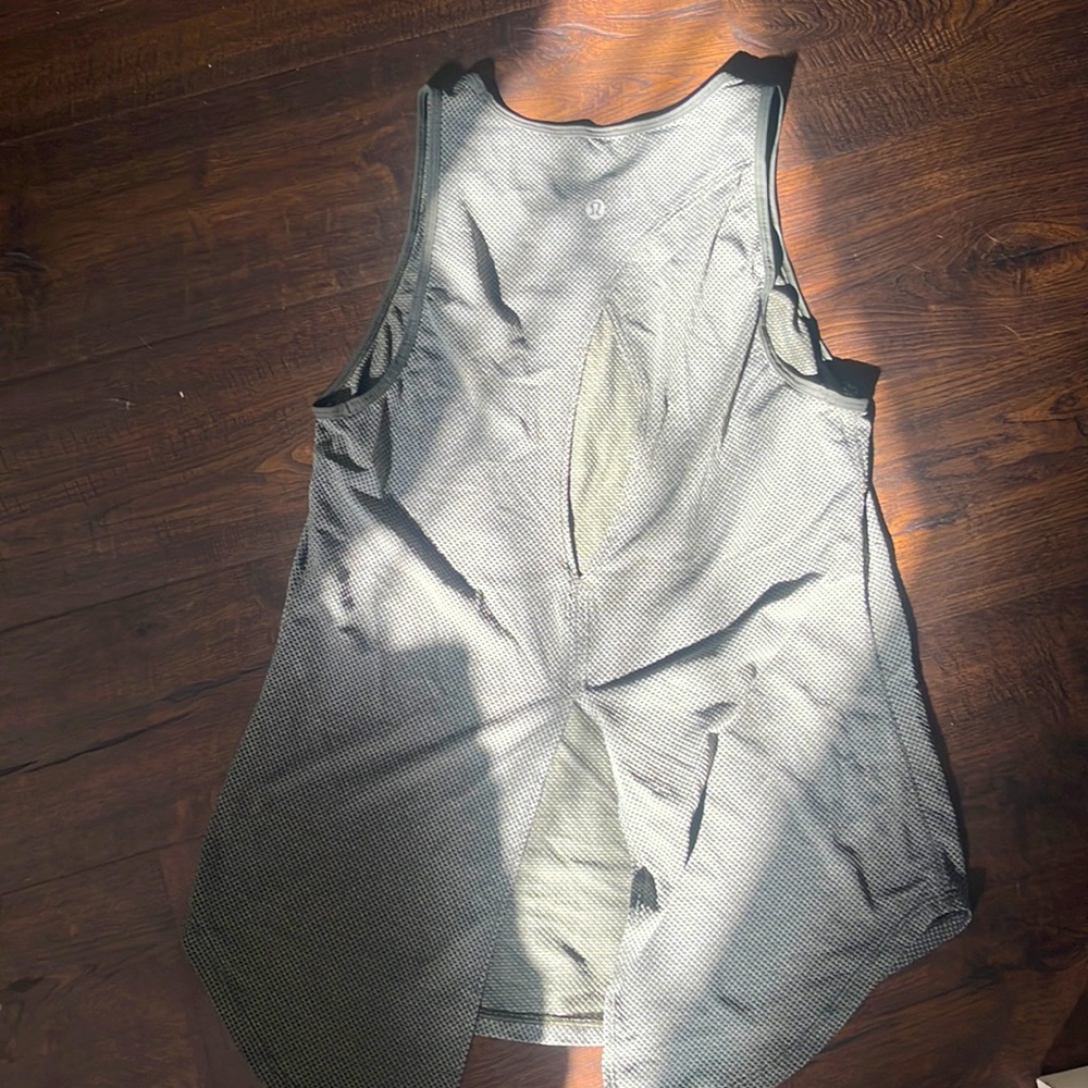 selling a nice Lululemon athletic tank top. size is about 0-4. good quality